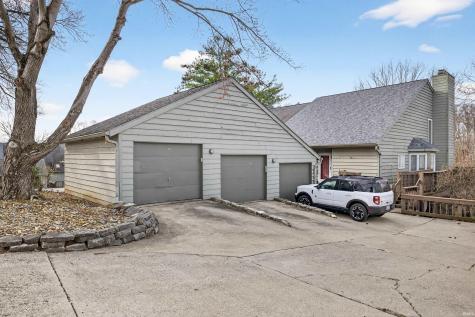 9828 S Harbour Pointe Drive Bloomington IN 47401