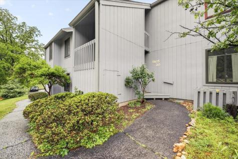 9105 S Pointe Ridge Lane Bloomington IN 47401