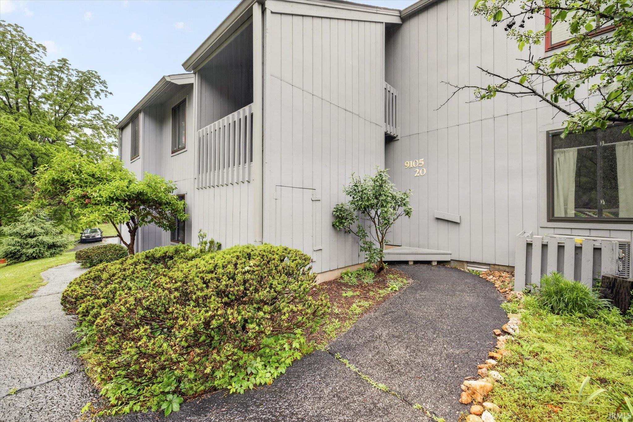9105 S Pointe Ridge Lane Bloomington IN 47401