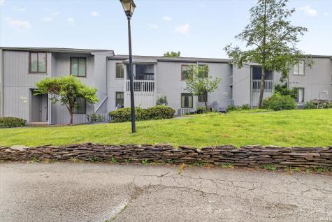 9105 S Pointe Ridge Lane Bloomington IN 47401