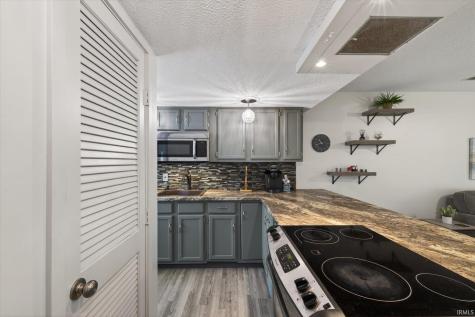 9105 S Pointe Ridge Lane Bloomington IN 47401