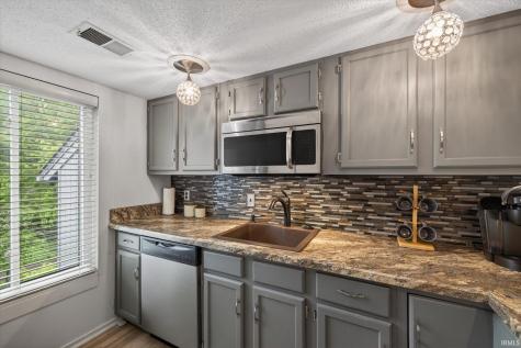9105 S Pointe Ridge Lane Bloomington IN 47401