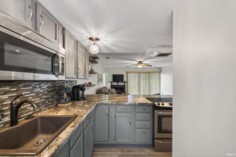 9105 S Pointe Ridge Lane Bloomington IN 47401