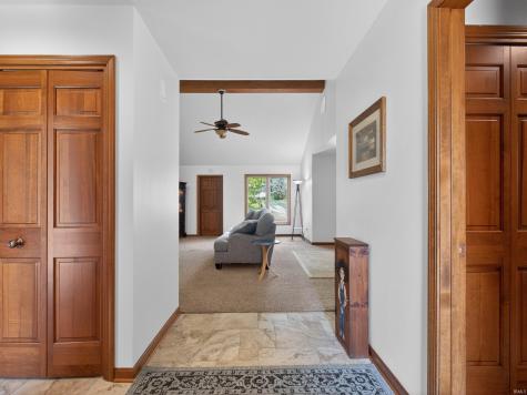6518 E Canal Pointe Lane Fort Wayne IN 46804