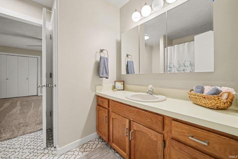 1011 Wheatstone Drive Mishawaka IN 46544