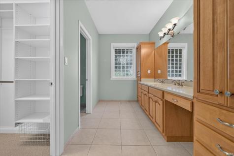 5102 W Stonebridge Drive Muncie IN 47304