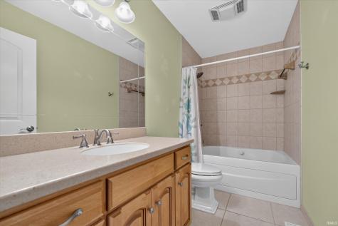 5102 W Stonebridge Drive Muncie IN 47304