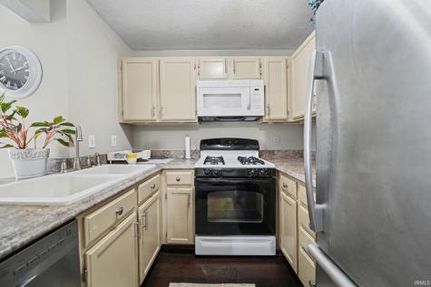 1433 N Oakhill Drive South Bend IN 46637