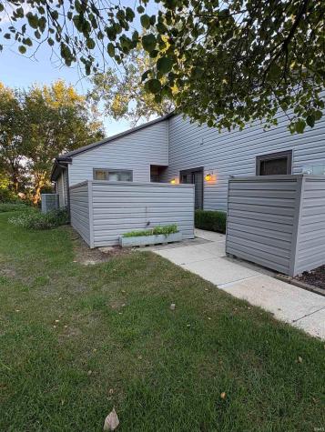 18 Woodspoint Circle North Manchester IN 46962