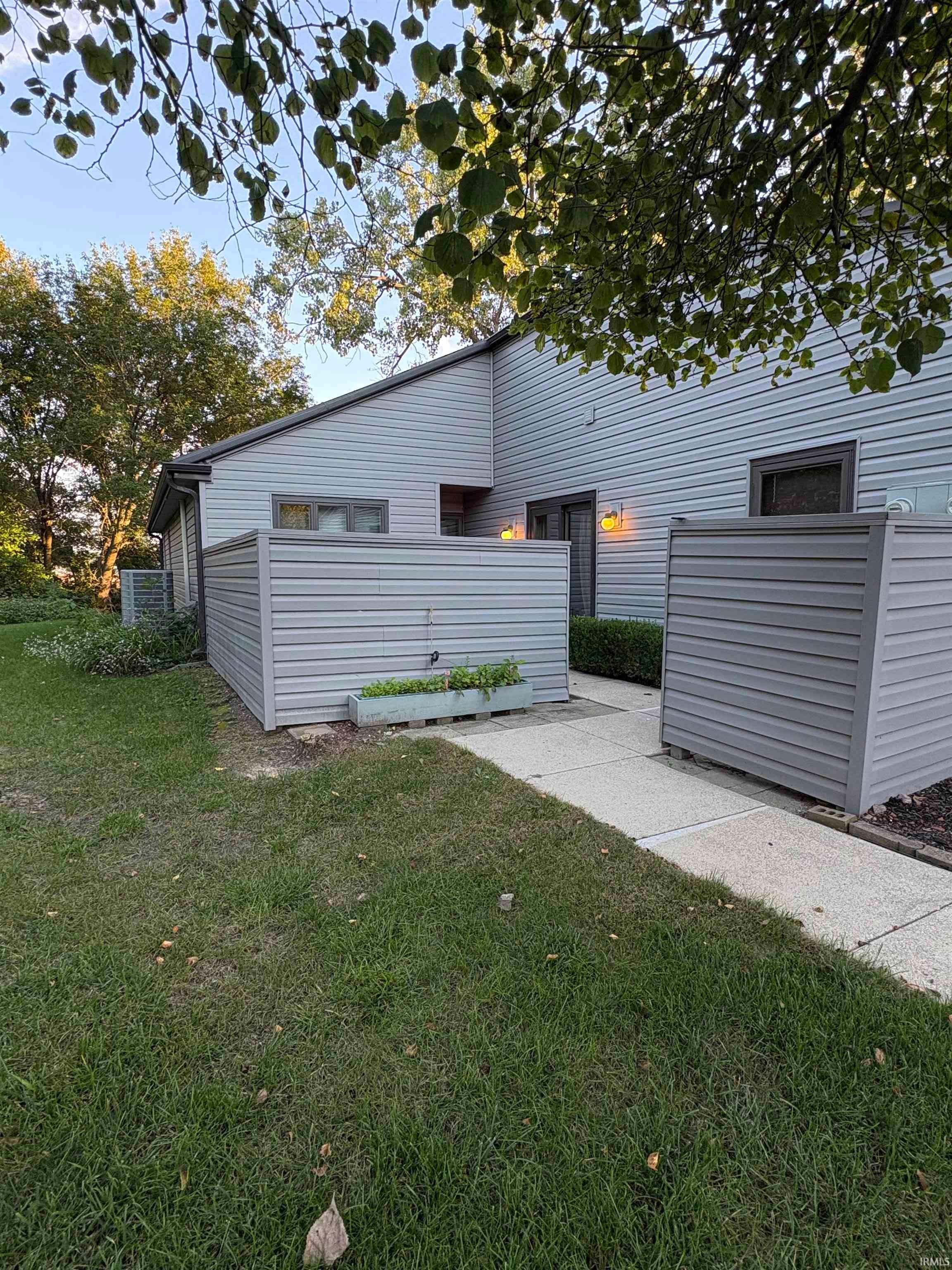 18 Woodspoint Circle North Manchester IN 46962