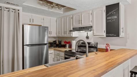 9006 Pointe Ridge Lane Bloomington IN 47401