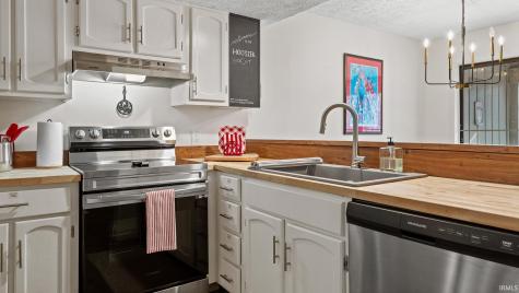 9006 Pointe Ridge Lane Bloomington IN 47401