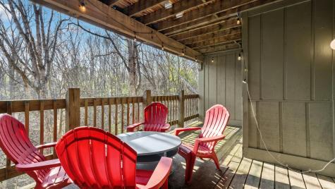 9006 Pointe Ridge Lane Bloomington IN 47401