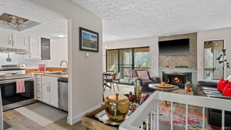 9006 Pointe Ridge Lane Bloomington IN 47401