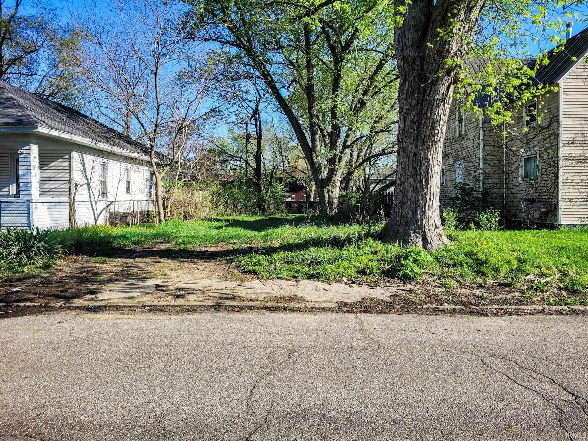 1213 E Indiana Avenue South Bend IN 46613