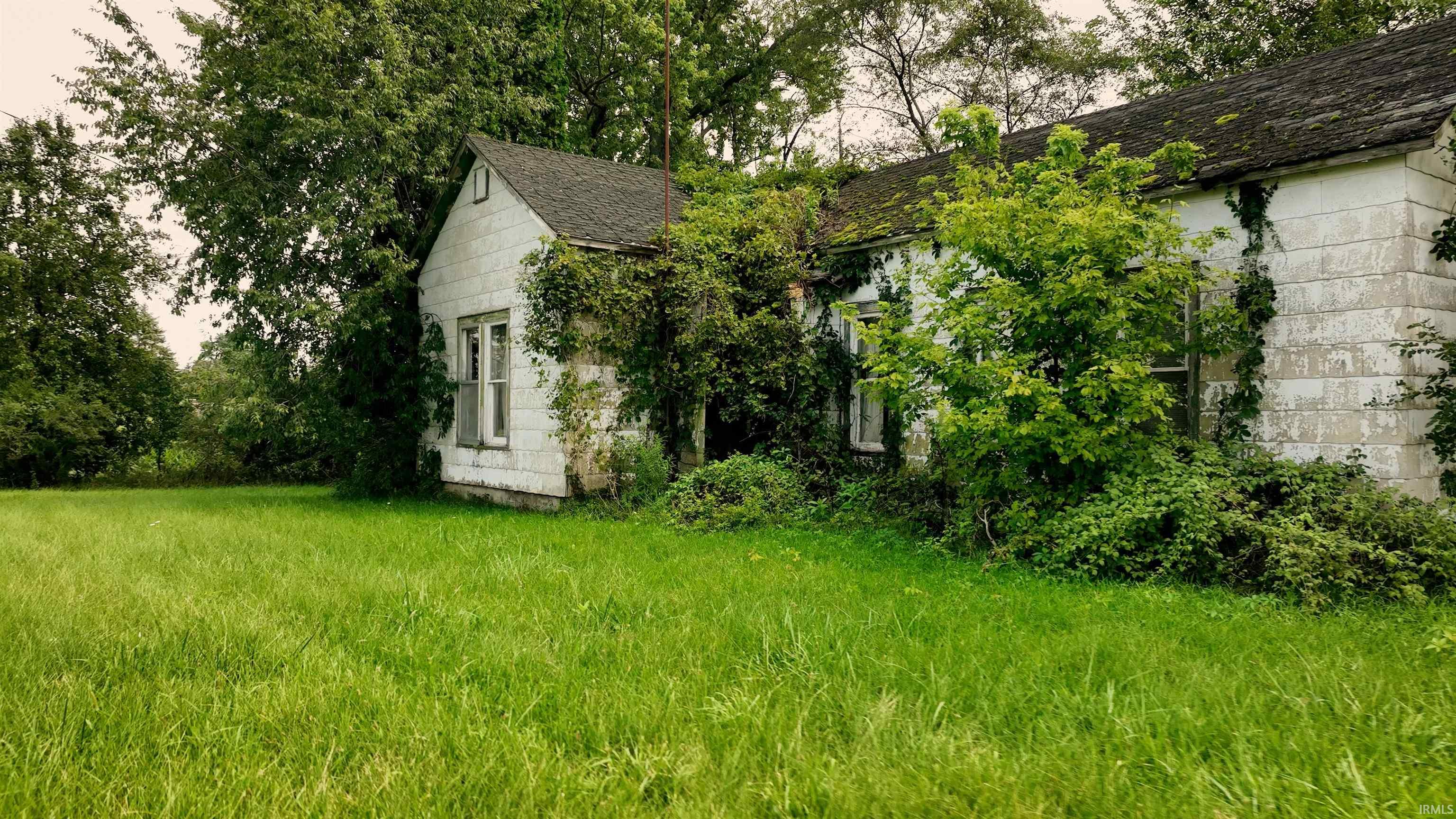 2001 W Crystal Lake Road Warsaw IN 46580