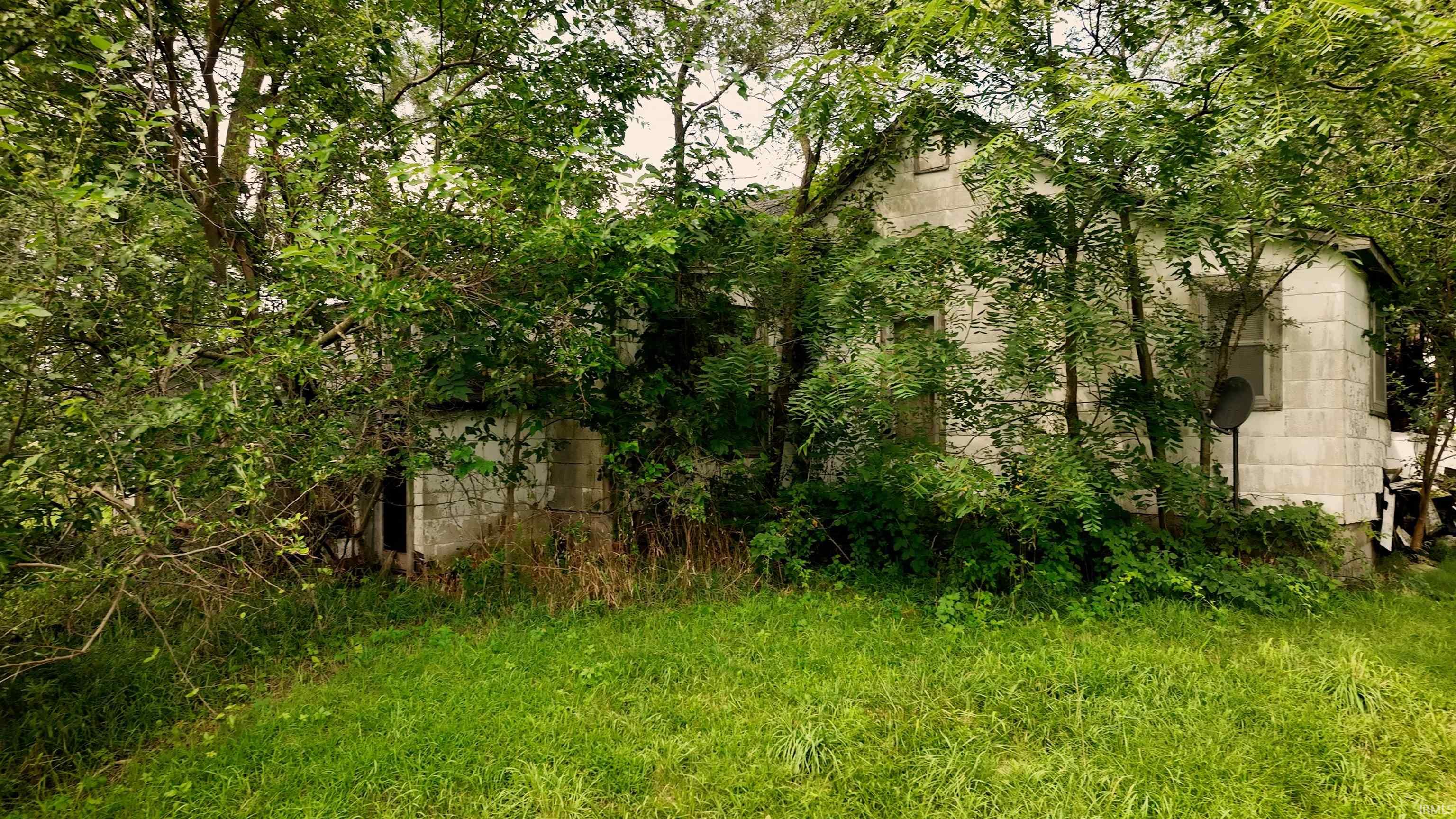 2001 W Crystal Lake Road Warsaw IN 46580