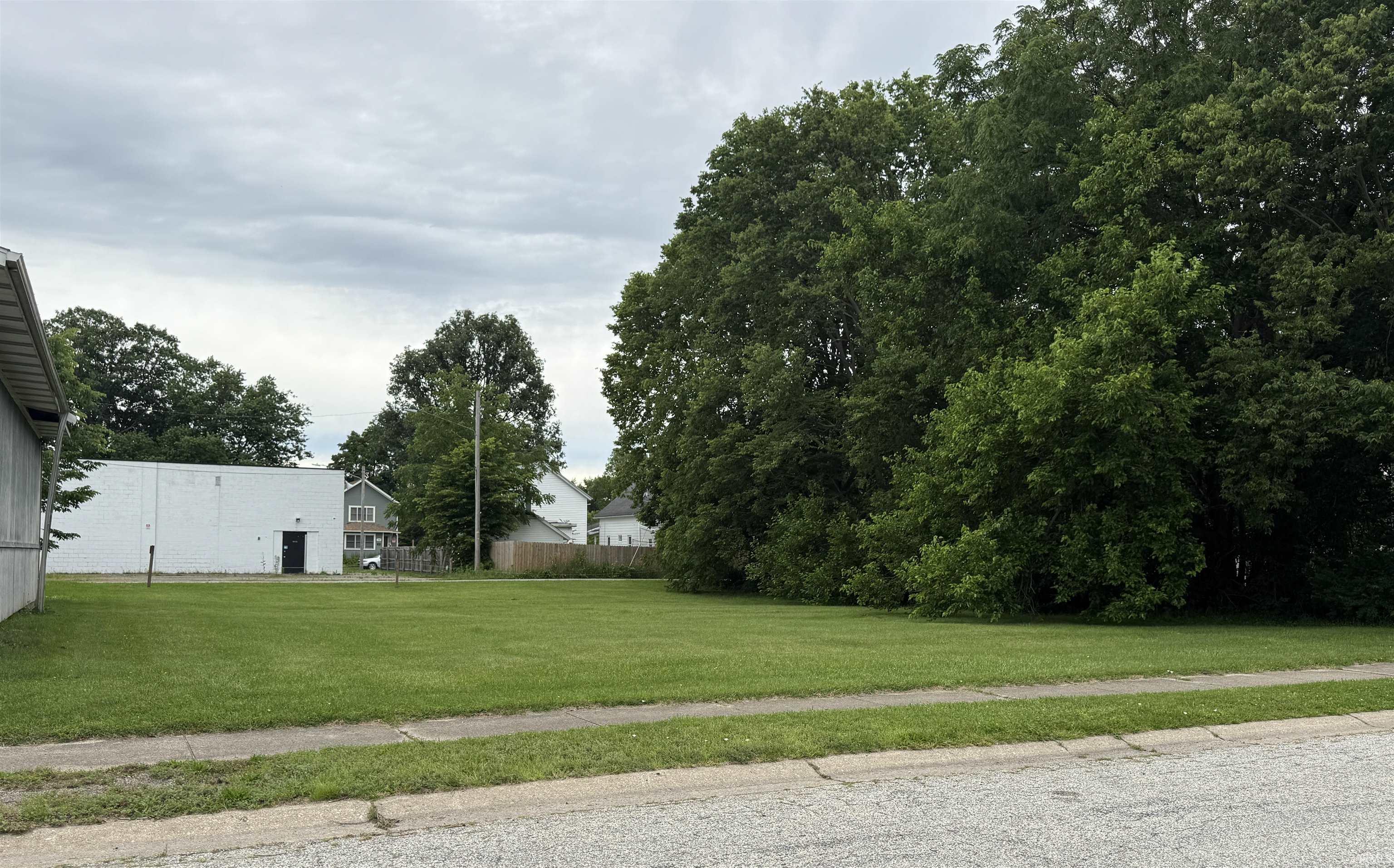 V/l 15 37 3e E 6th Street Mishawaka IN 46544