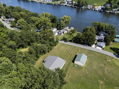 5224 E Quiet Water Court Monticello IN 47960