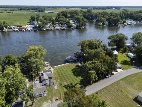 5224 E Quiet Water Court Monticello IN 47960