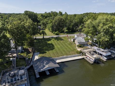 5224 E Quiet Water Court Monticello IN 47960