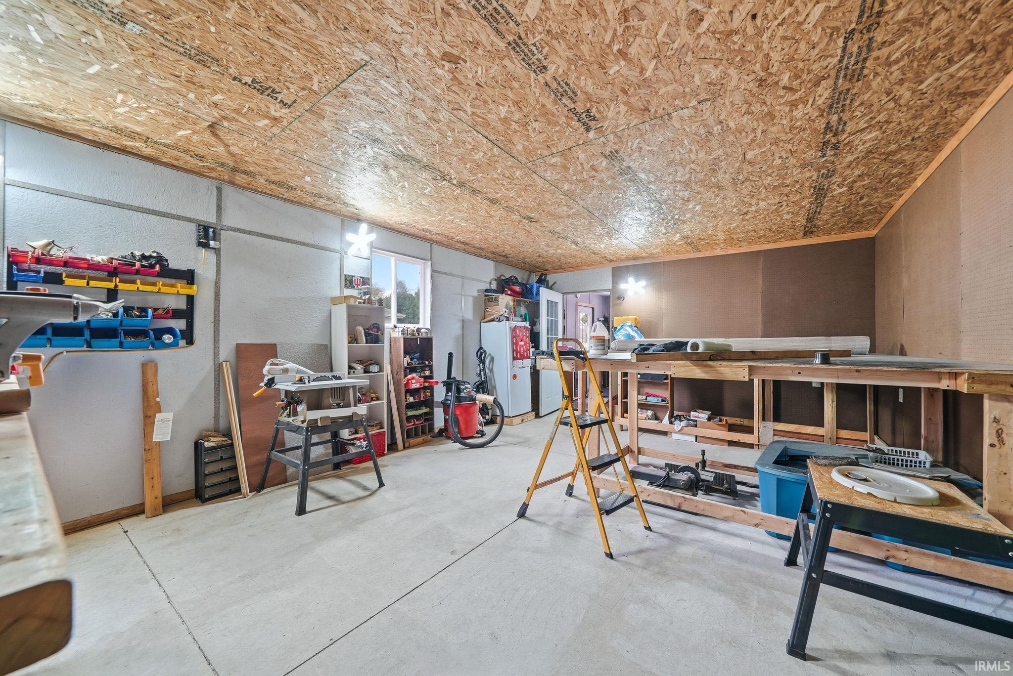 90 133 Lane Lagrange IN 46761