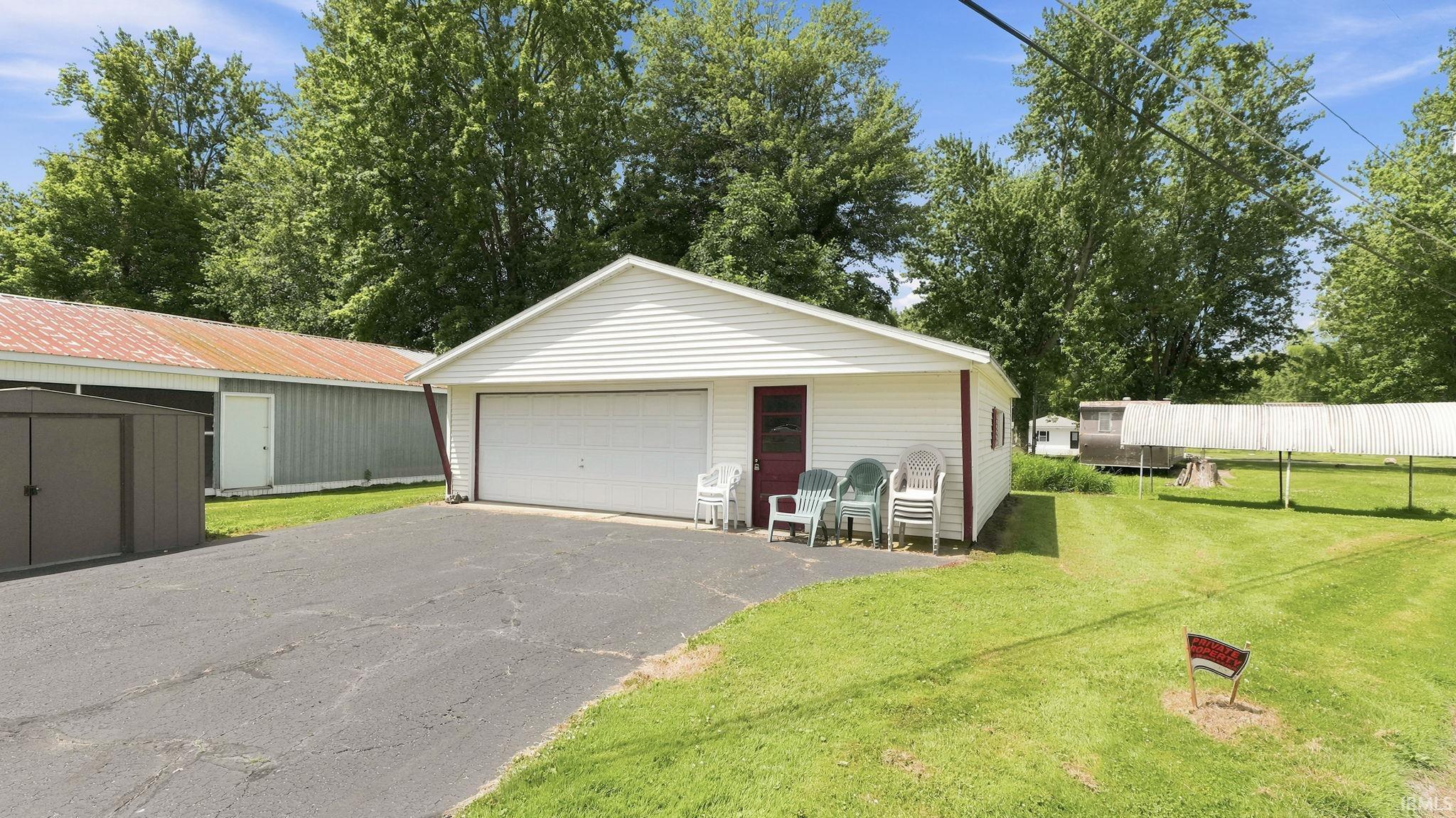 **** Lakewood Avenue Warsaw IN 46580