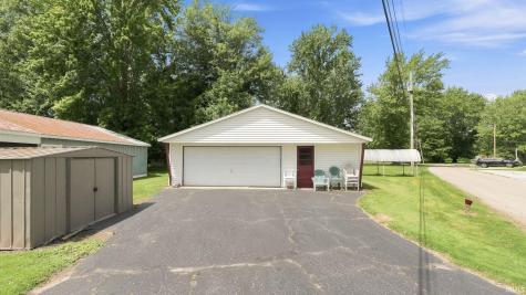 **** Lakewood Avenue Warsaw IN 46580