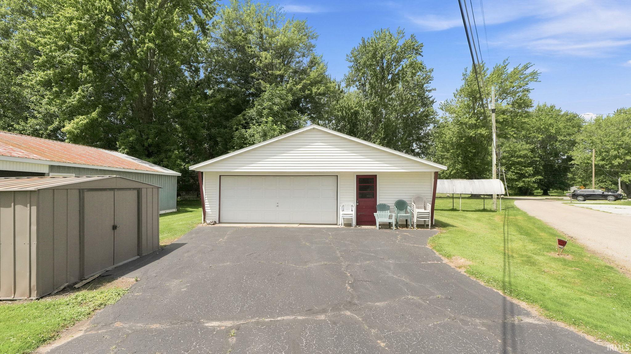 **** Lakewood Avenue Warsaw IN 46580