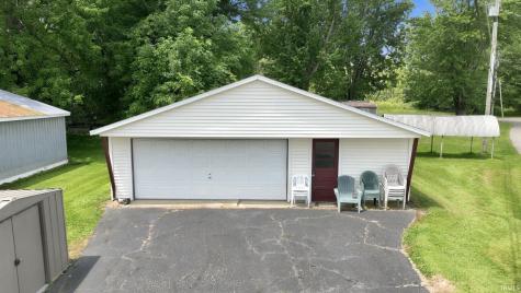 **** Lakewood Avenue Warsaw IN 46580