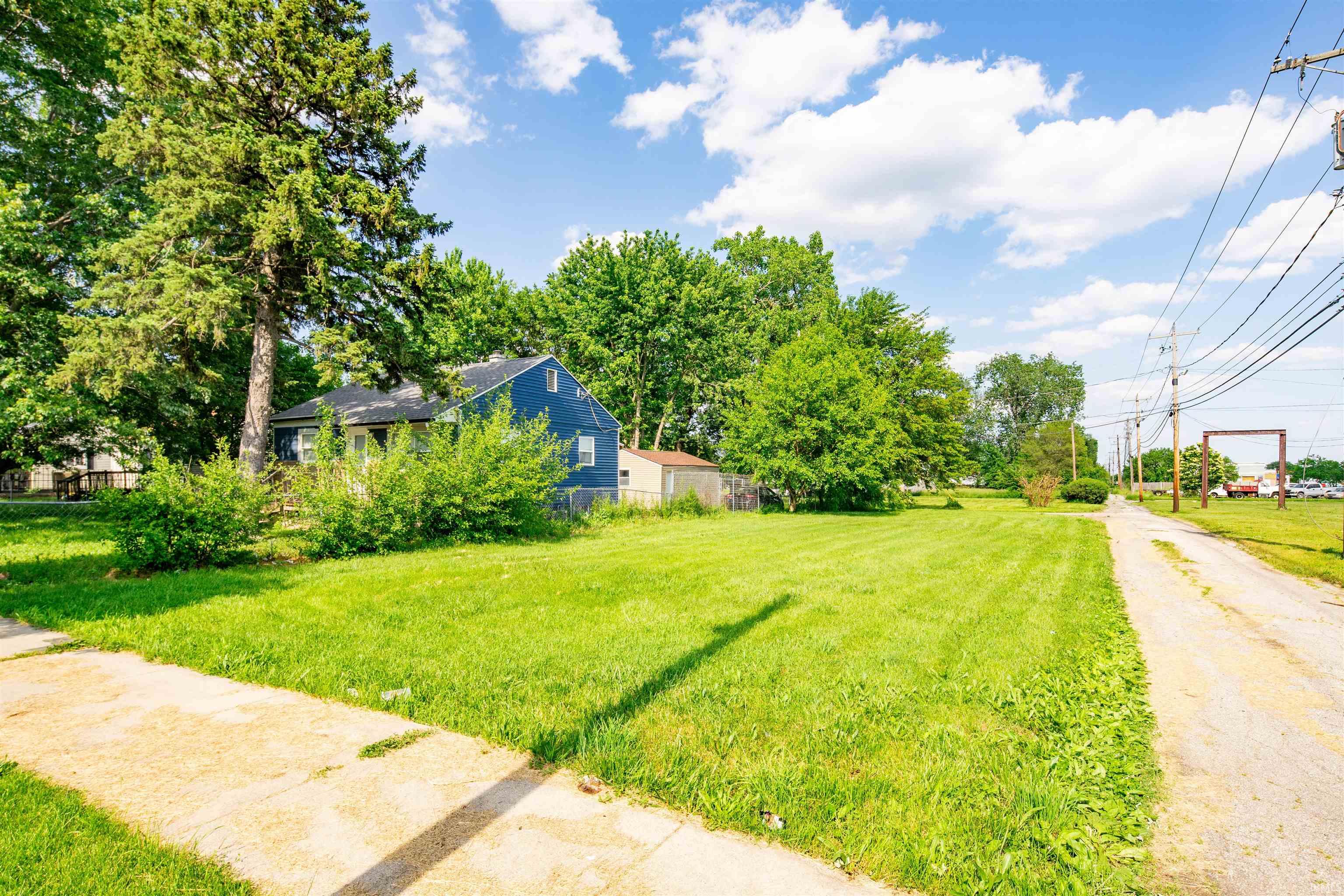 514 College & 184 Vacant Lots Street South Bend IN 46628