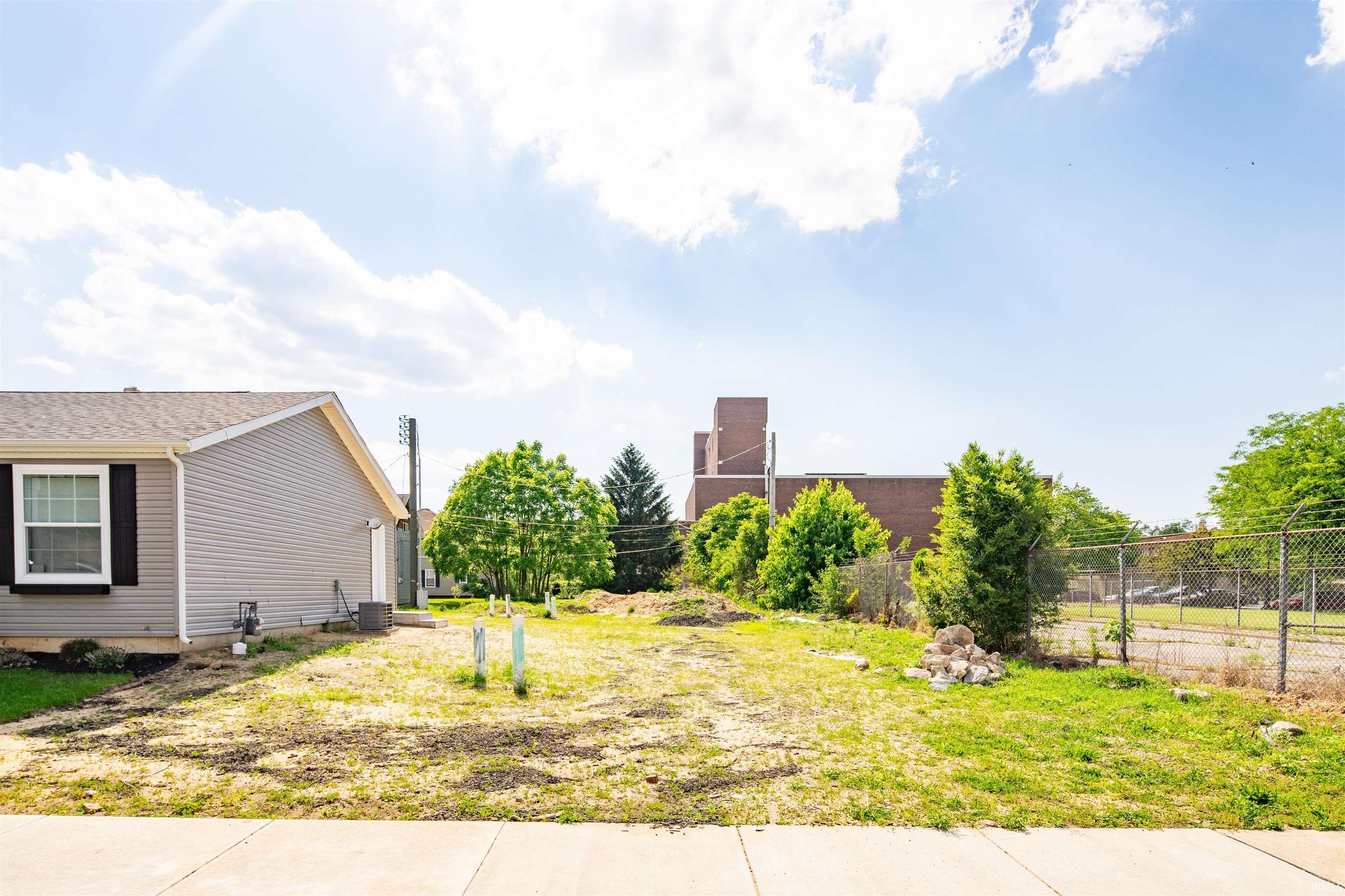 514 College & 184 Vacant Lots Street South Bend IN 46628