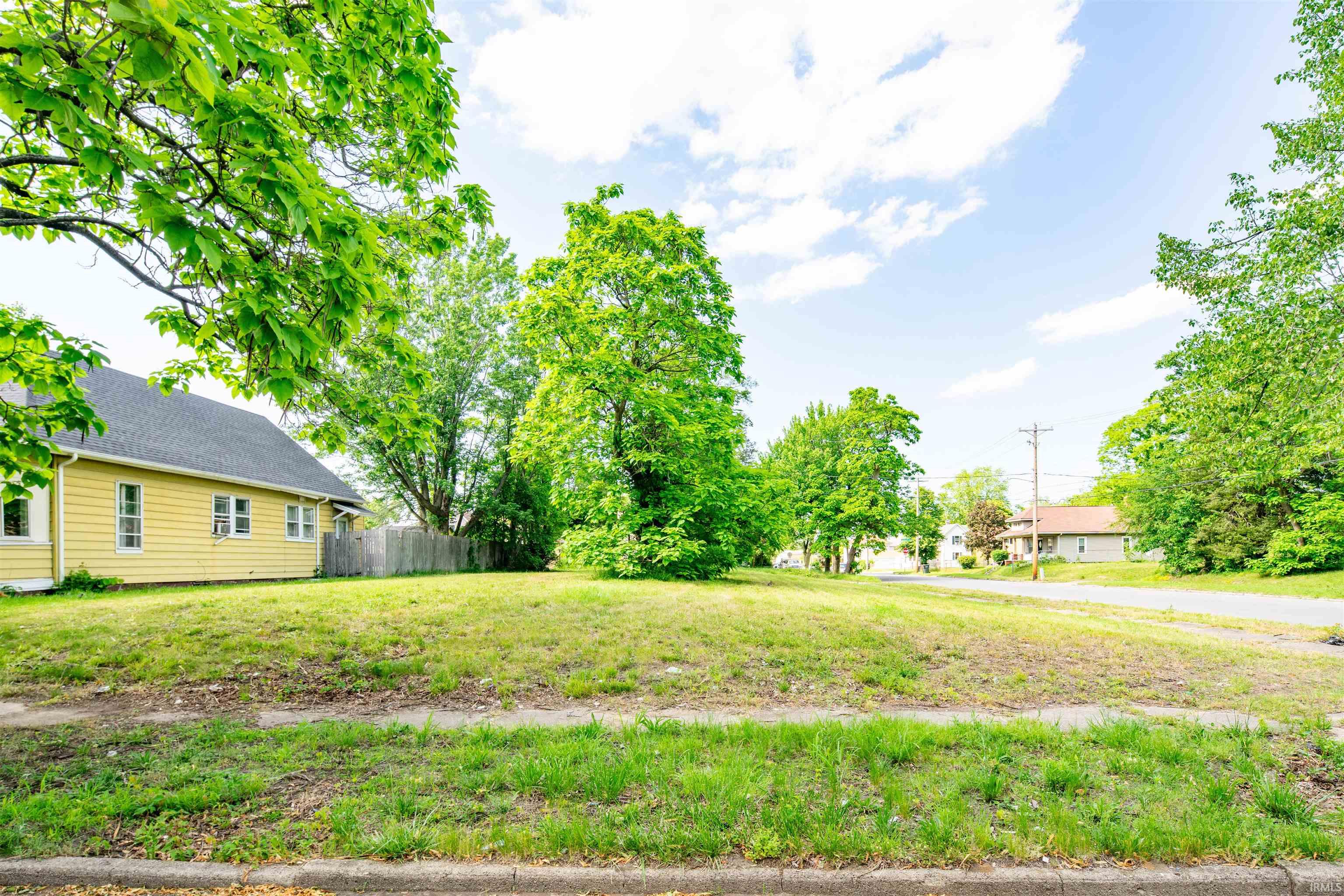 514 College & 184 Vacant Lots Street South Bend IN 46628
