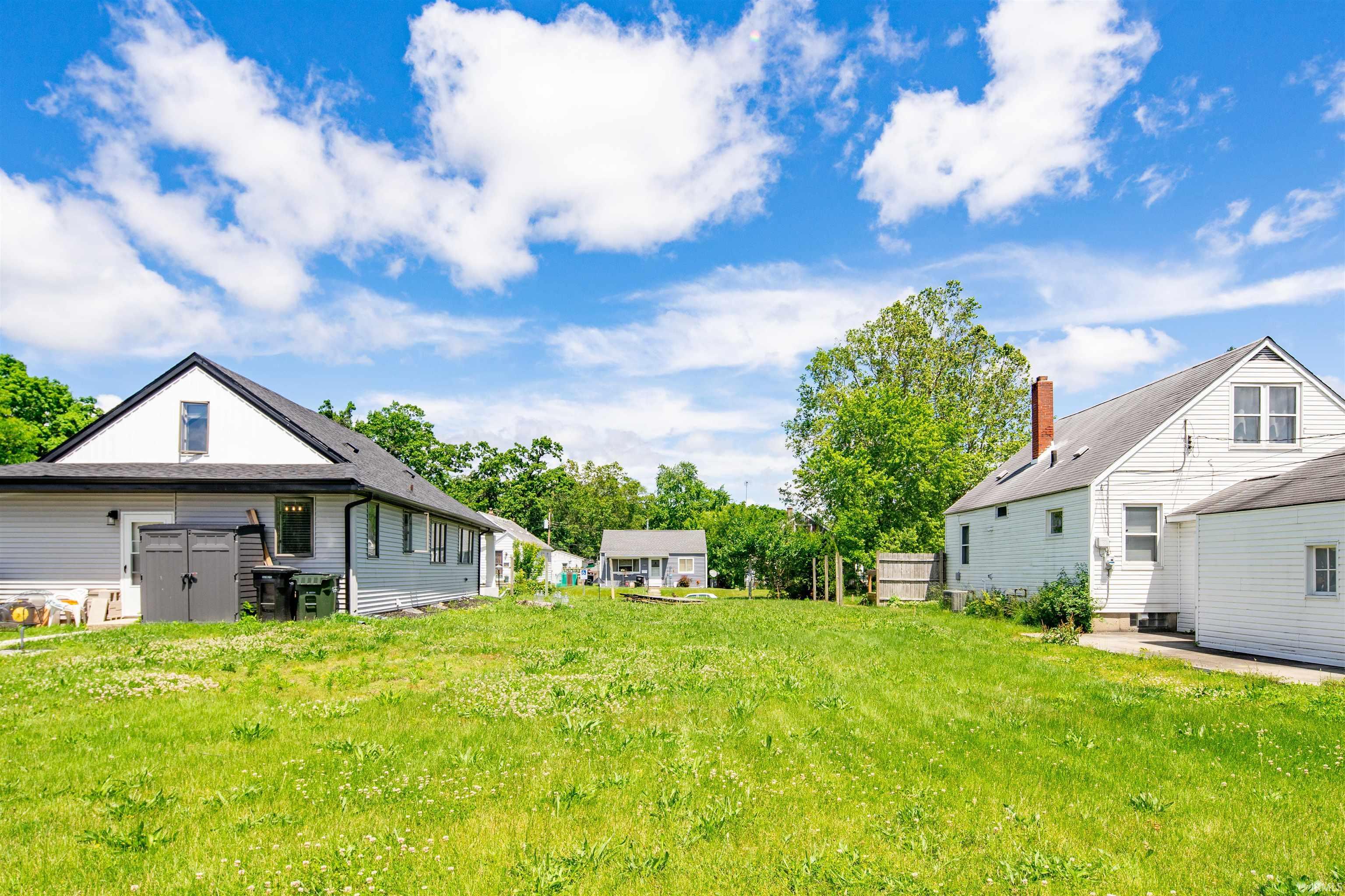 514 College & 184 Vacant Lots Street South Bend IN 46628
