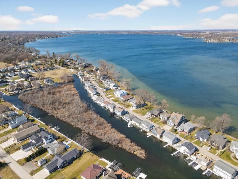 E Highland View Drive Syracuse IN 46567