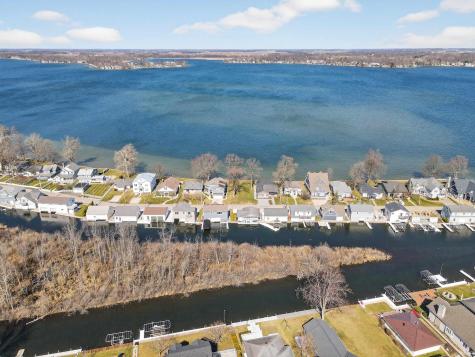 E Highland View Drive Syracuse IN 46567