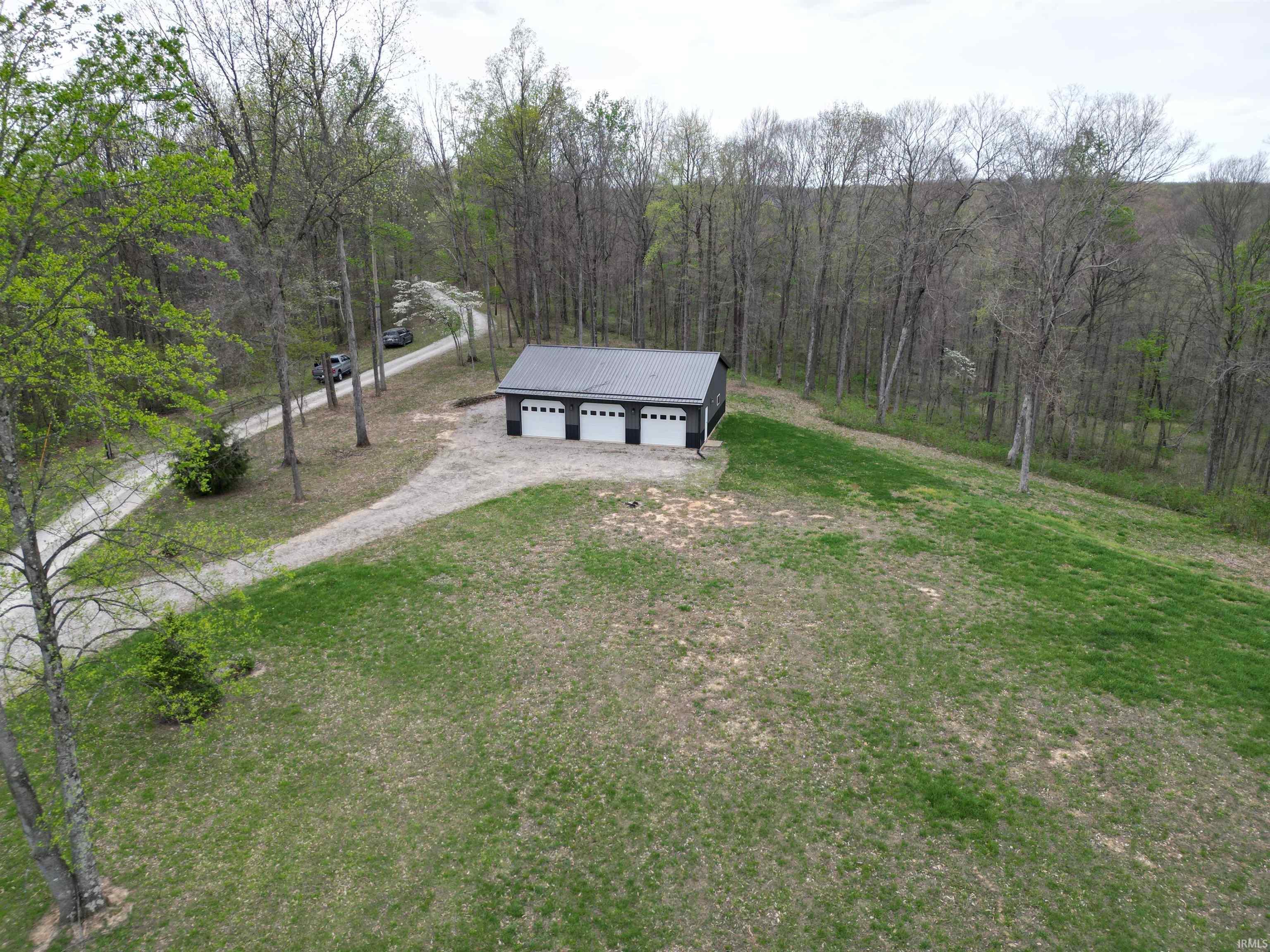 9045 E Pine Road Common Bloomfield IN 47424