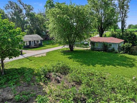 724 S April Drive Cromwell IN 46732