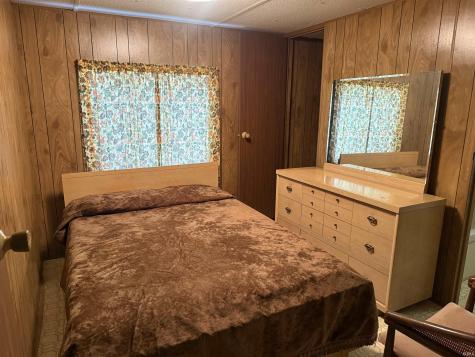 4363 N Private Rd, 1195 E Loogootee IN 47553