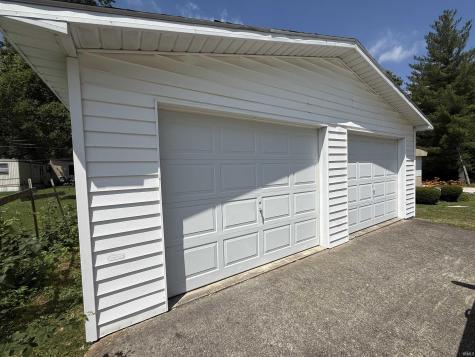 4363 N Private Rd, 1195 E Loogootee IN 47553