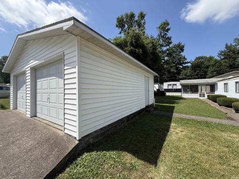 4363 N Private Rd, 1195 E Loogootee IN 47553
