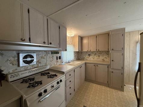 4363 N Private Rd, 1195 E Loogootee IN 47553
