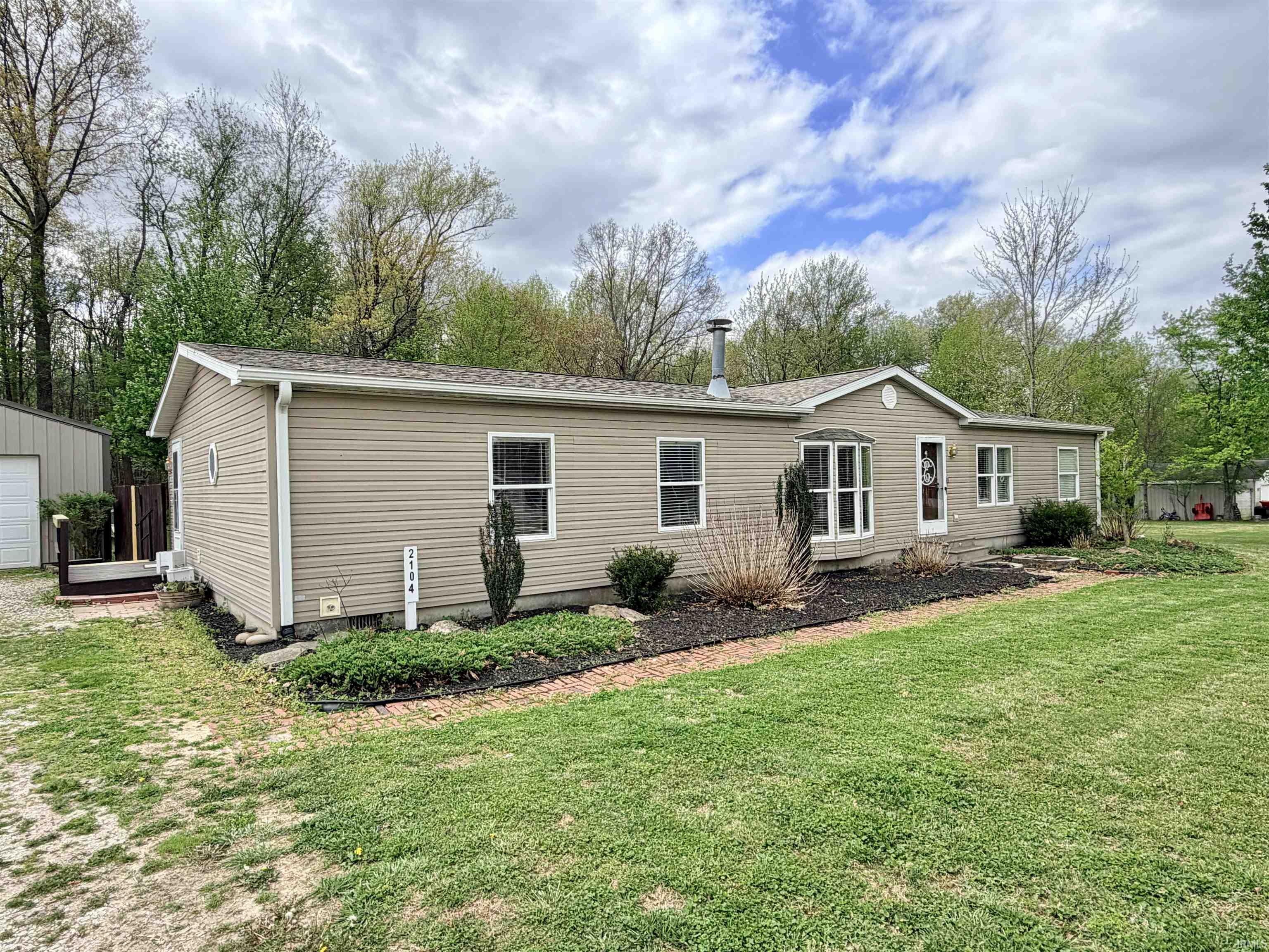 2104 N Hoosier Hills Linton IN 47441