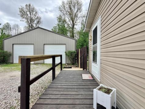 2104 N Hoosier Hills Linton IN 47441