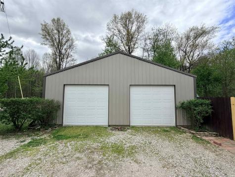 2104 N Hoosier Hills Linton IN 47441