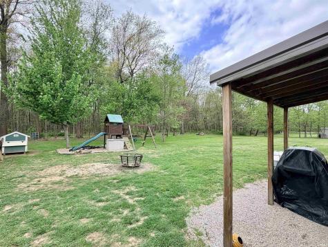 2104 N Hoosier Hills Linton IN 47441