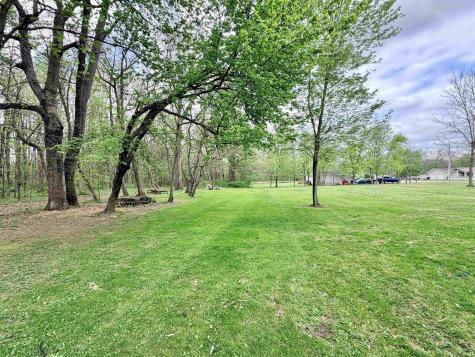2104 N Hoosier Hills Linton IN 47441