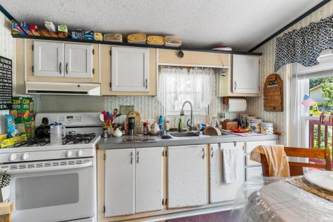 6631 N 570 W Winamac IN 46996