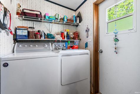 6631 N 570 W Winamac IN 46996