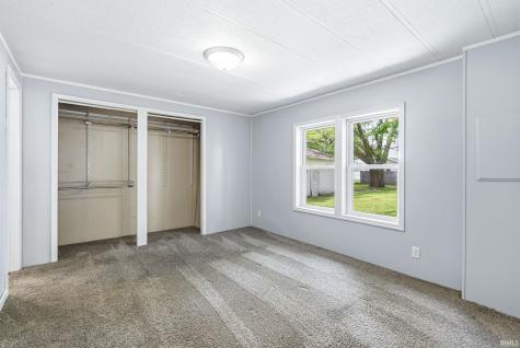 1047 E Smith Street Warsaw IN 46580